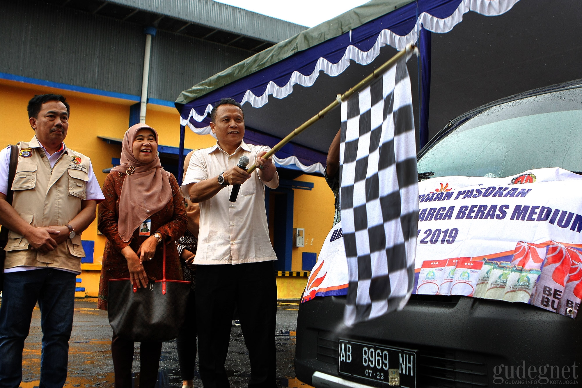 Stabilkan Harga, BULOG Gelontorkan Beras Medium ke Pasaran Stabilkan Harga, BULOG Gelontorkan Beras Medium ke Pasaran
