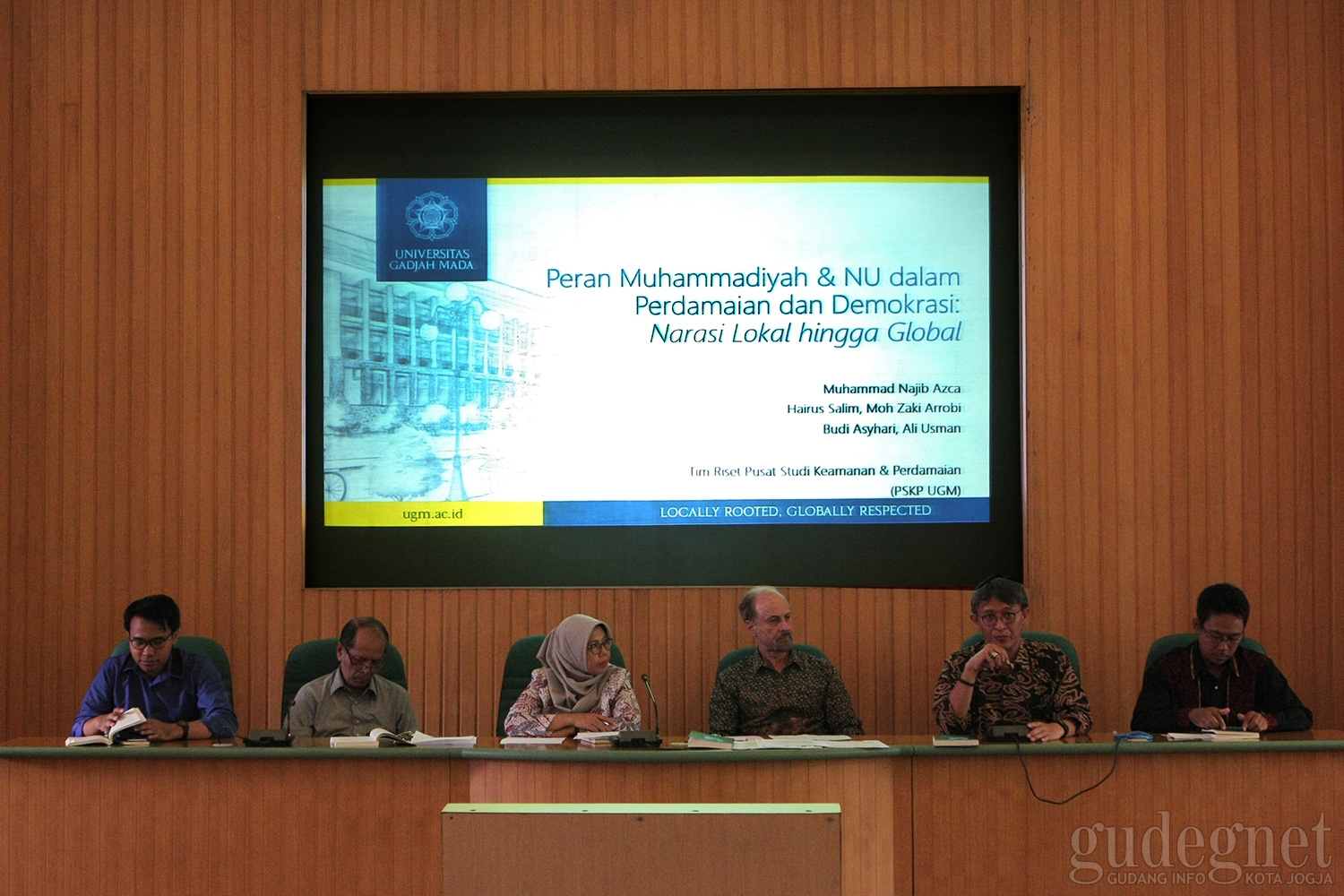 UGM Gelar Seminar dan Peluncuran Buku tentang Muhammadiyah dan NU UGM Gelar Seminar dan Peluncuran Buku tentang Muhammadiyah dan NU