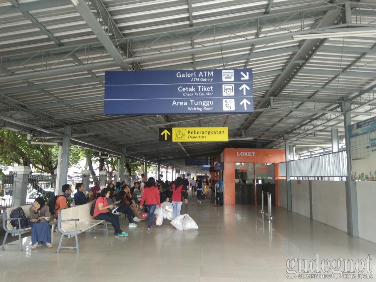 Penumpang KA Dapat Check-in di Seluruh Stasiun Online Penumpang KA Dapat Check-in di Seluruh Stasiun Online