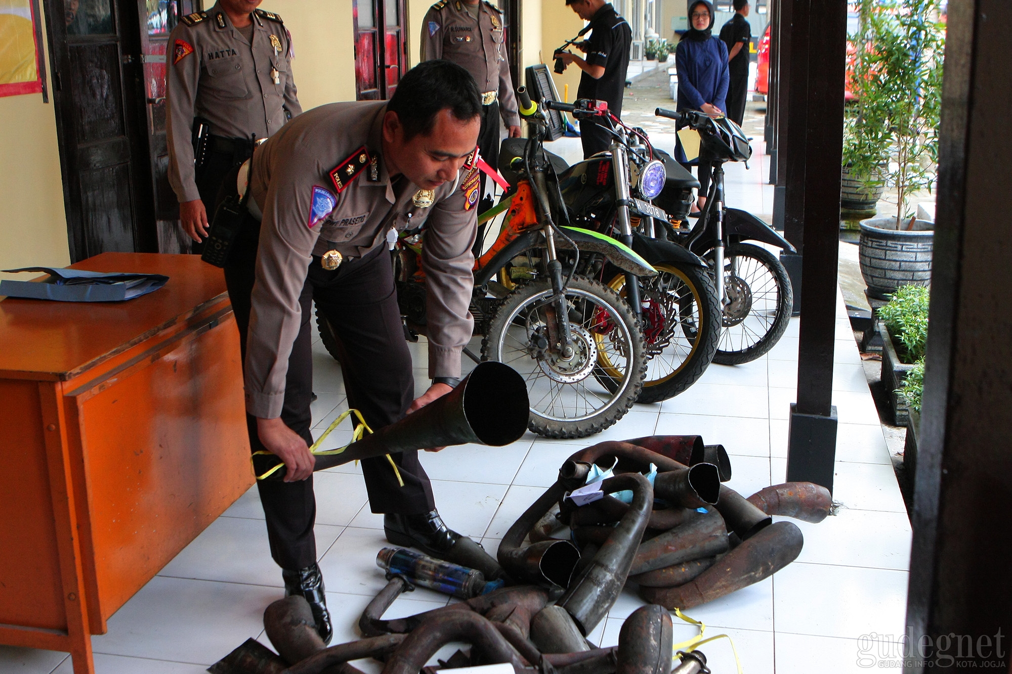 Kasatlantas Polresta: Knalpot Blombongan Tidak Boleh Dipakai Apapun Kegiatannya Kasatlantas Polresta: Knalpot Blombongan Tidak Boleh Dipakai Apapun Kegiatannya