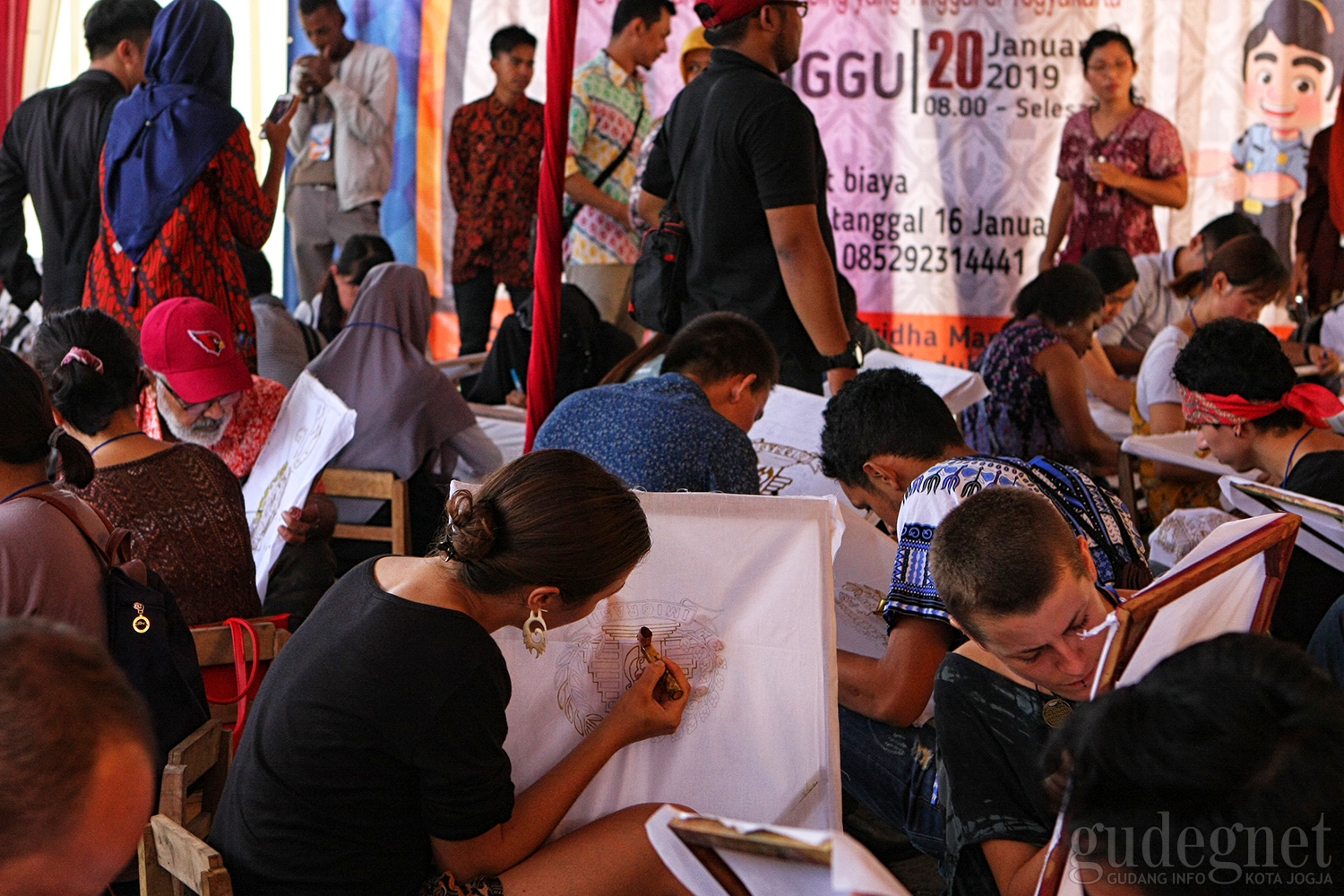 50 WNA Ikuti Lomba Membatik Kantor Imigrasi Yogyakarta 50 WNA Ikuti Lomba Membatik Kantor Imigrasi Yogyakarta