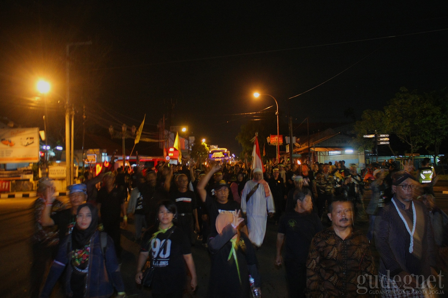 Ribuan Warga Yogya Mubeng Beteng untuk Keutuhan NKRI Ribuan Warga Yogya Mubeng Beteng untuk Keutuhan NKRI