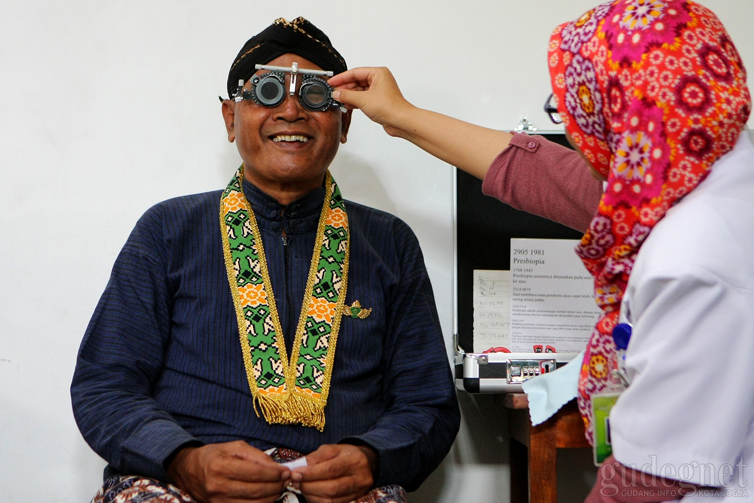 Abdi Dalem Pakualaman Jalani Pemeriksaan Mata Gratis Abdi Dalem Pakualaman Jalani Pemeriksaan Mata Gratis