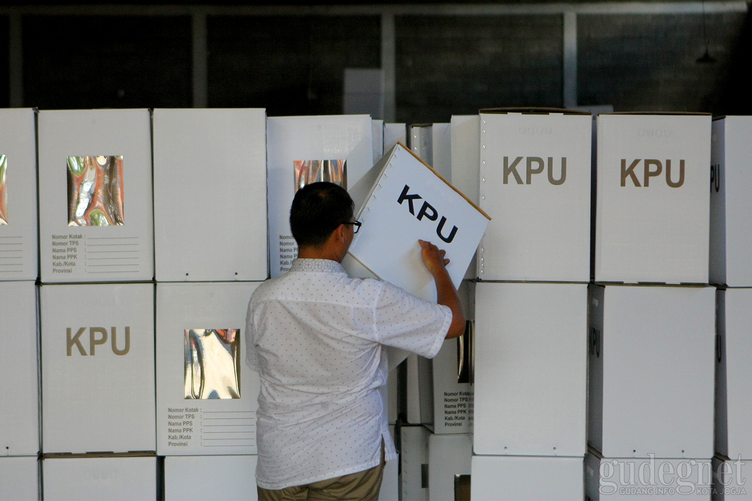 Bawaslu Kota Yogyakarta Cek Perakitan Kotak Suara Bawaslu Kota Yogyakarta Cek Perakitan Kotak Suara