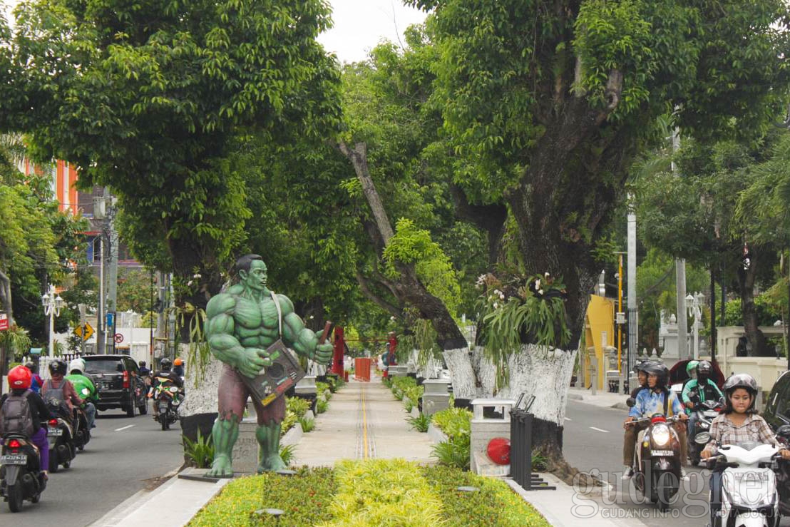 Hulk dan Spiderman Hadir di Boulevard Kotabaru Hulk dan Spiderman Hadir di Boulevard Kotabaru