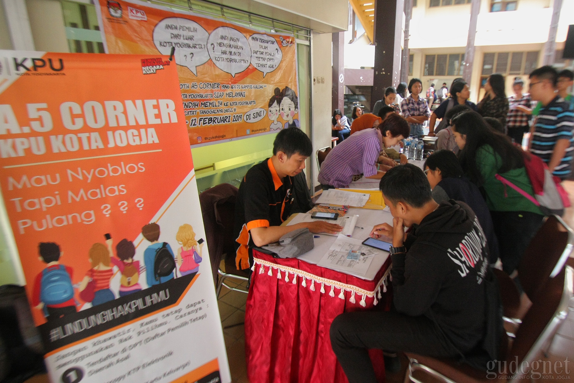 A5 Corner Permudah Mahasiswa Luar Yogya untuk Ikut Pemilu 2019 A5 Corner Permudah Mahasiswa Luar Yogya untuk Ikut Pemilu 2019