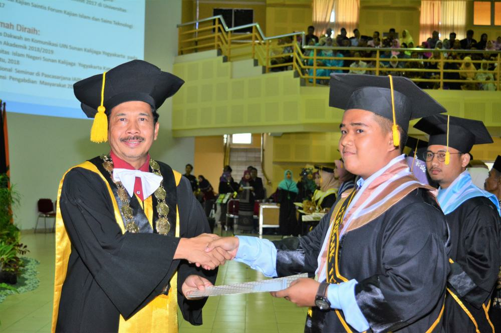 UIN Sunan Kalijaga Wisuda 696 Sarjana UIN Sunan Kalijaga Wisuda 696 Sarjana