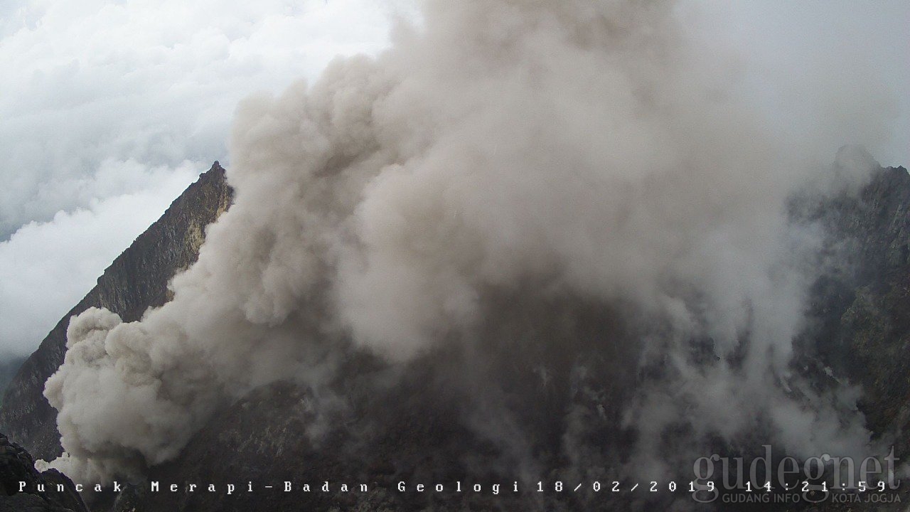 Merapi Kembali Muntahkan Wedhus Gembel Siang Ini Merapi Kembali Muntahkan Wedhus Gembel Siang Ini