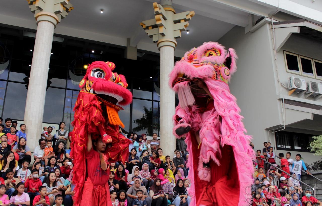 Gelar Pertunjukan Barongsai, UAJY Suguhkan Hiburan untuk Warga Gelar Pertunjukan Barongsai, UAJY Suguhkan Hiburan untuk Warga