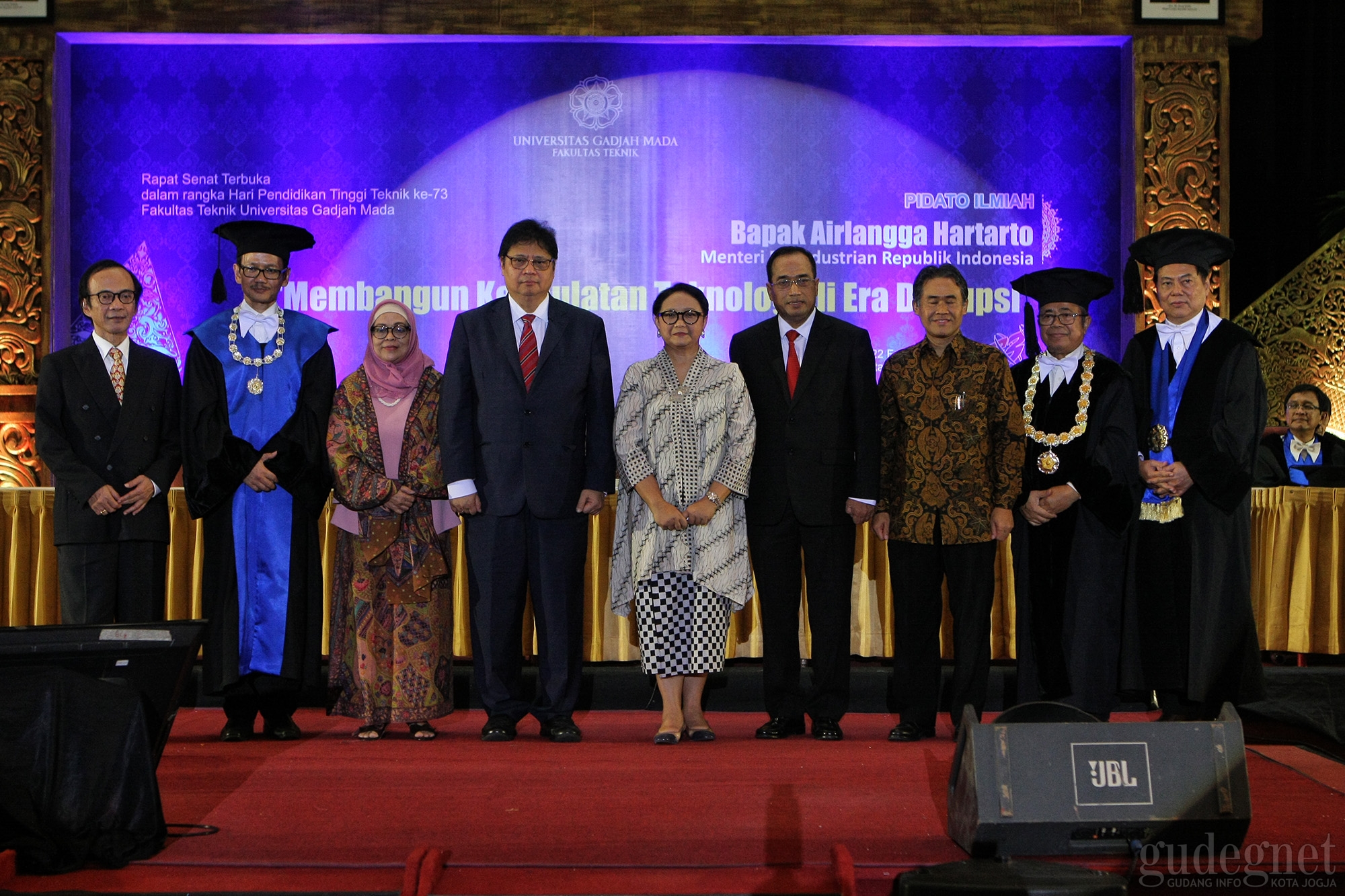 UGM Anugerahi Tiga Menteri Jokowi Herman Johannes Award UGM Anugerahi Tiga Menteri Jokowi Herman Johannes Award