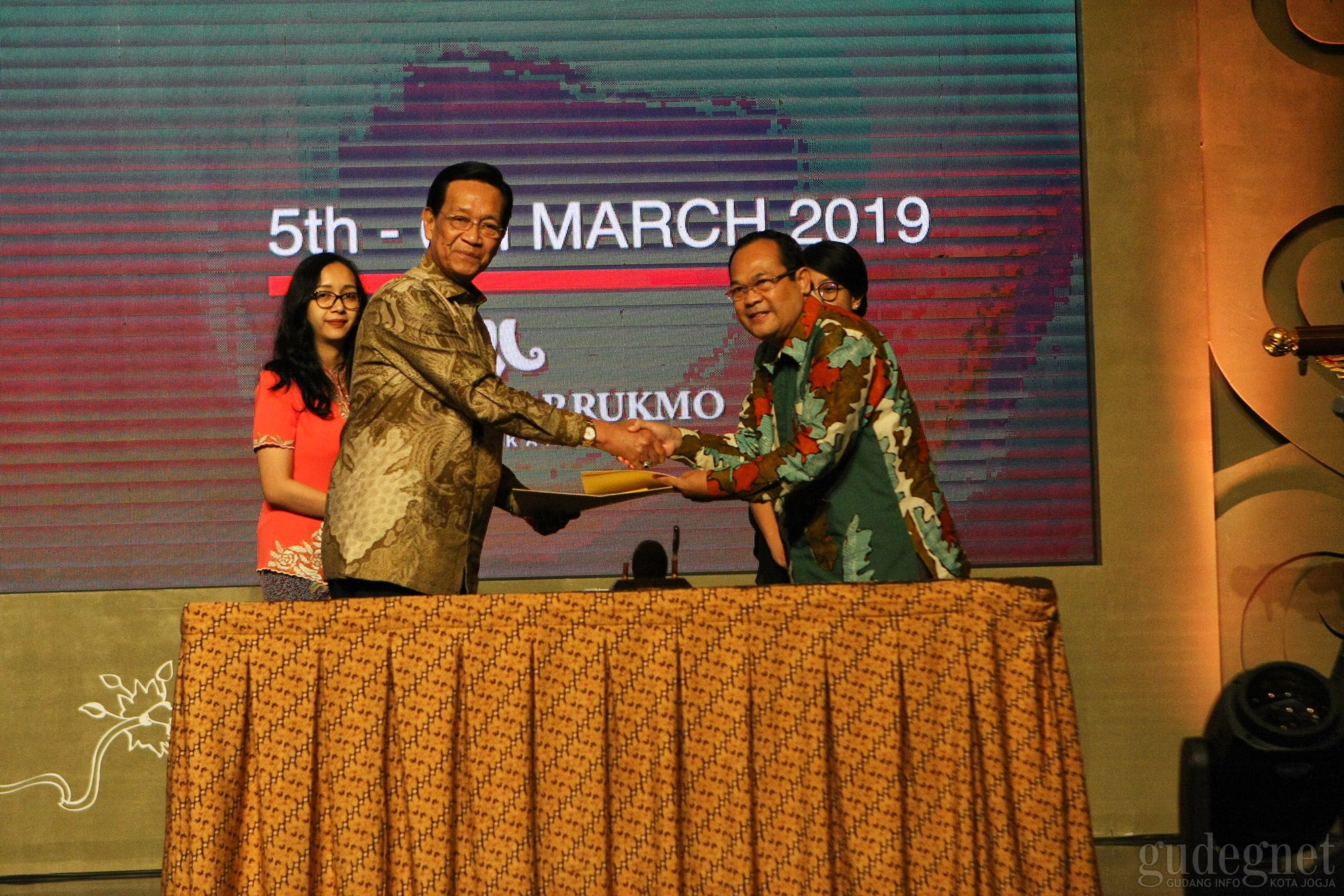 Tandatangani MoU, Keraton dan UNY Harap Realisasi Nyata dari Kajian Manuskrip Tandatangani MoU, Keraton dan UNY Harap Realisasi Nyata dari Kajian Manuskrip