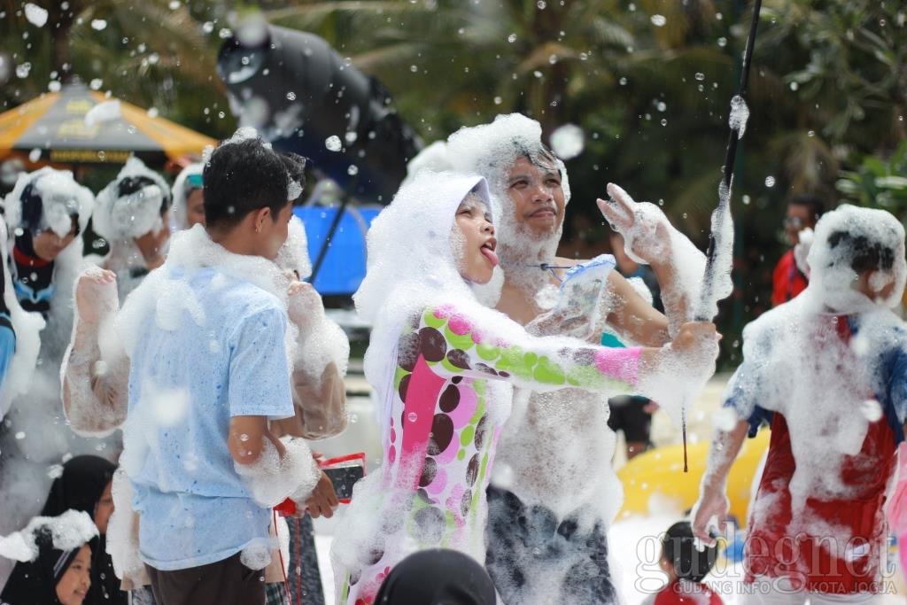 Isi Liburan Nyepi 2019, Jogja Bay Waterpark Gelar Bubble Foam Party Isi Liburan Nyepi 2019, Jogja Bay Waterpark Gelar Bubble Foam Party