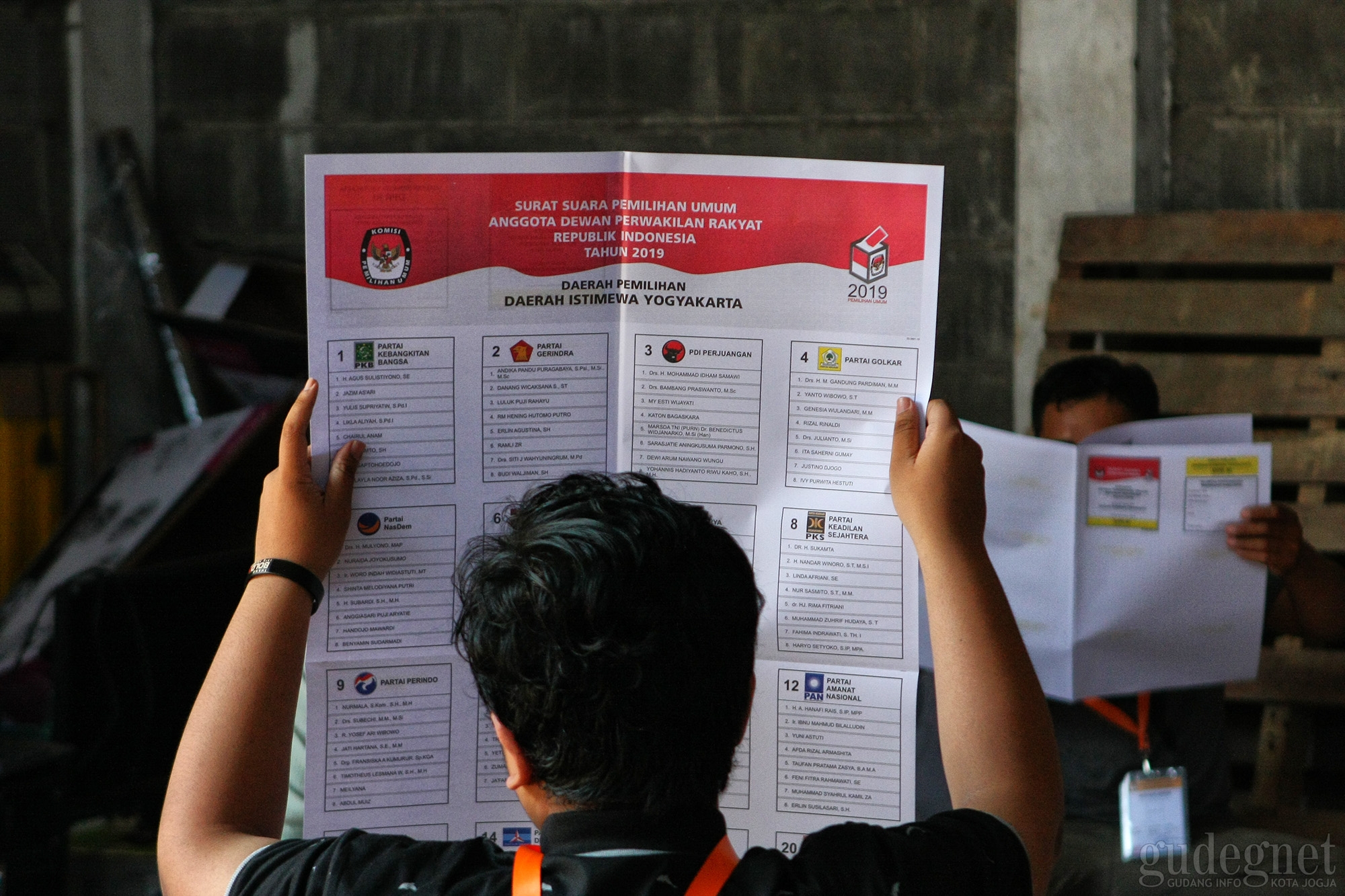 KPU Kota Yogyakarta Mulai Sortir dan Lipat Surat Suara KPU Kota Yogyakarta Mulai Sortir dan Lipat Surat Suara