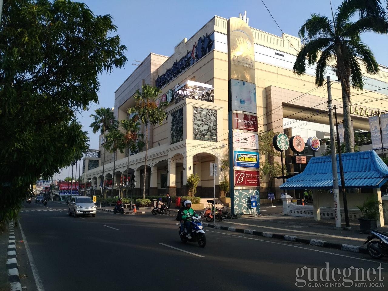 JPO Depan Amplaz Dibangun, Pengerjaan 5 Bulan JPO Depan Amplaz Dibangun, Pengerjaan 5 Bulan