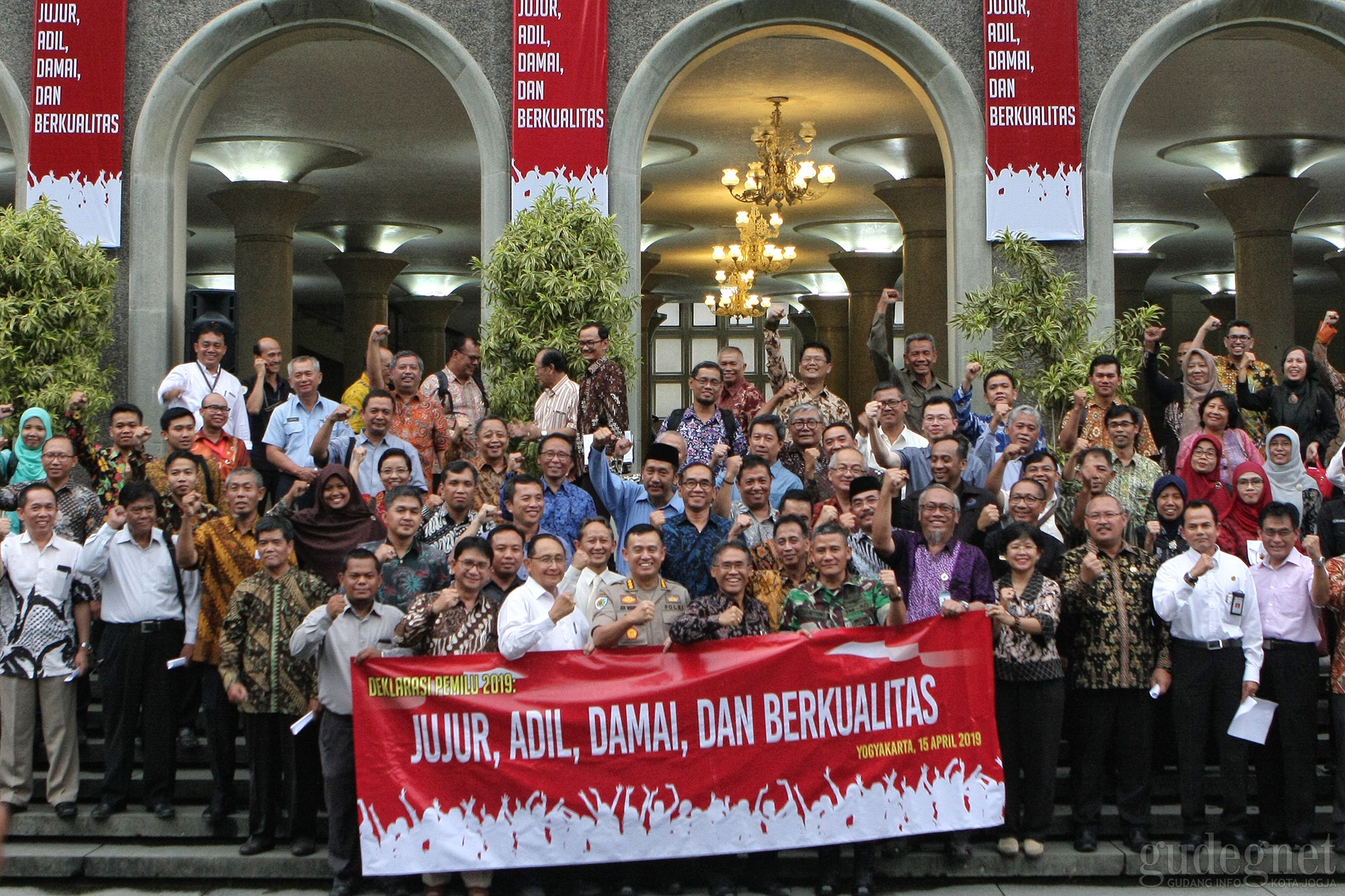 UGM Gelar Deklarasi Pemilu Jujur, Damai dan Berkualitas UGM Gelar Deklarasi Pemilu Jujur, Damai dan Berkualitas