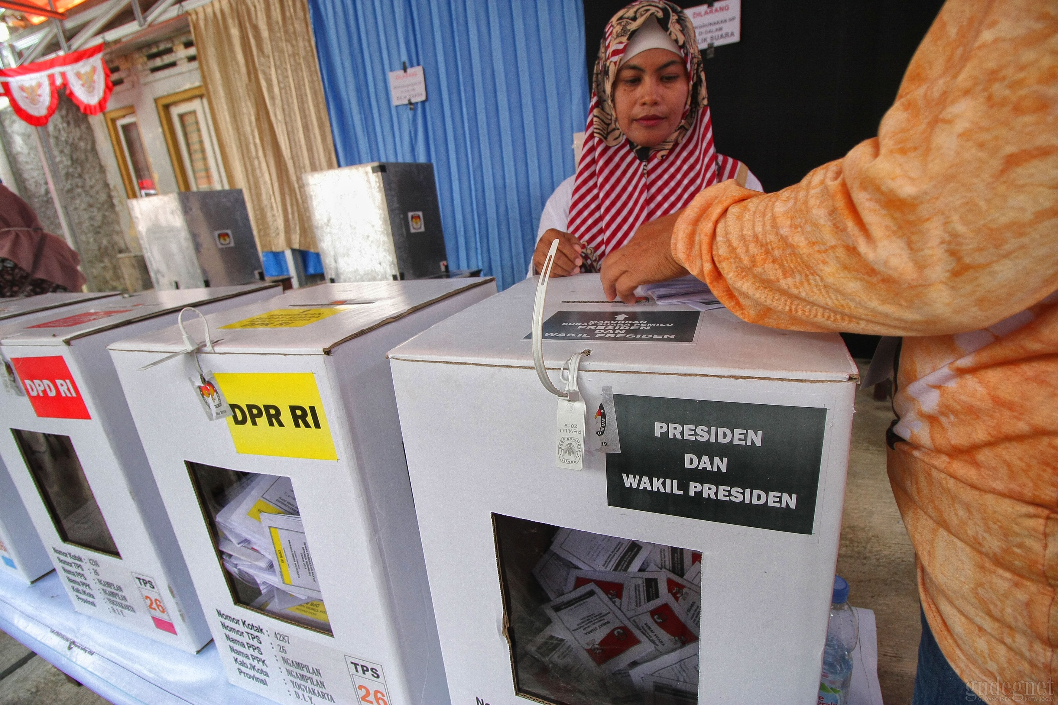 Penasaran Hasilnya......Yuk Cek Hasil Pemilu 2019 Penasaran Hasilnya......Yuk Cek Hasil Pemilu 2019