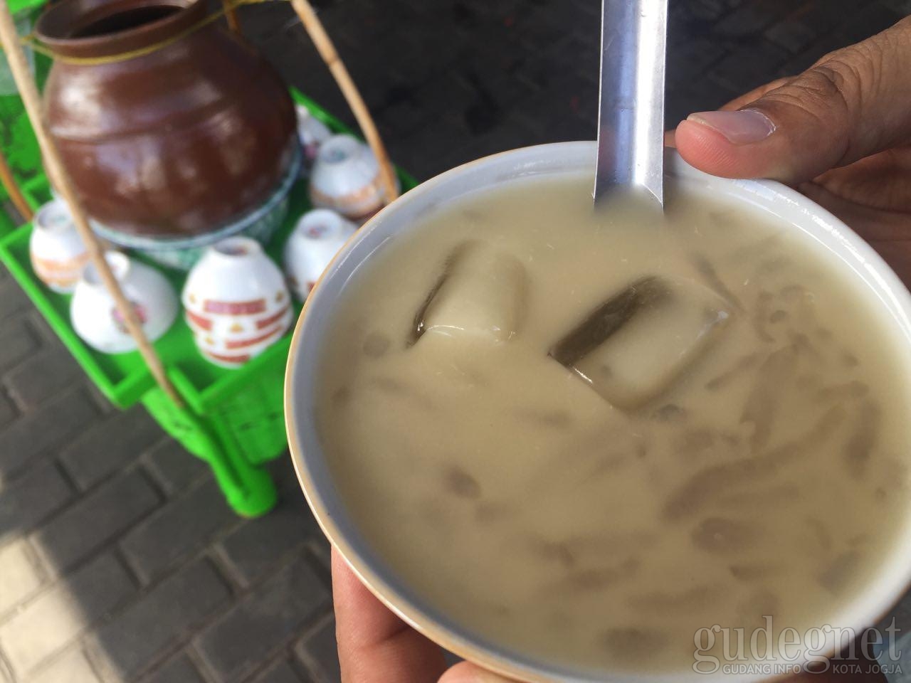 Es Dawet Pak Slamet yang Legendaris dan Murah Meriah Es Dawet Pak Slamet yang Legendaris dan Murah Meriah