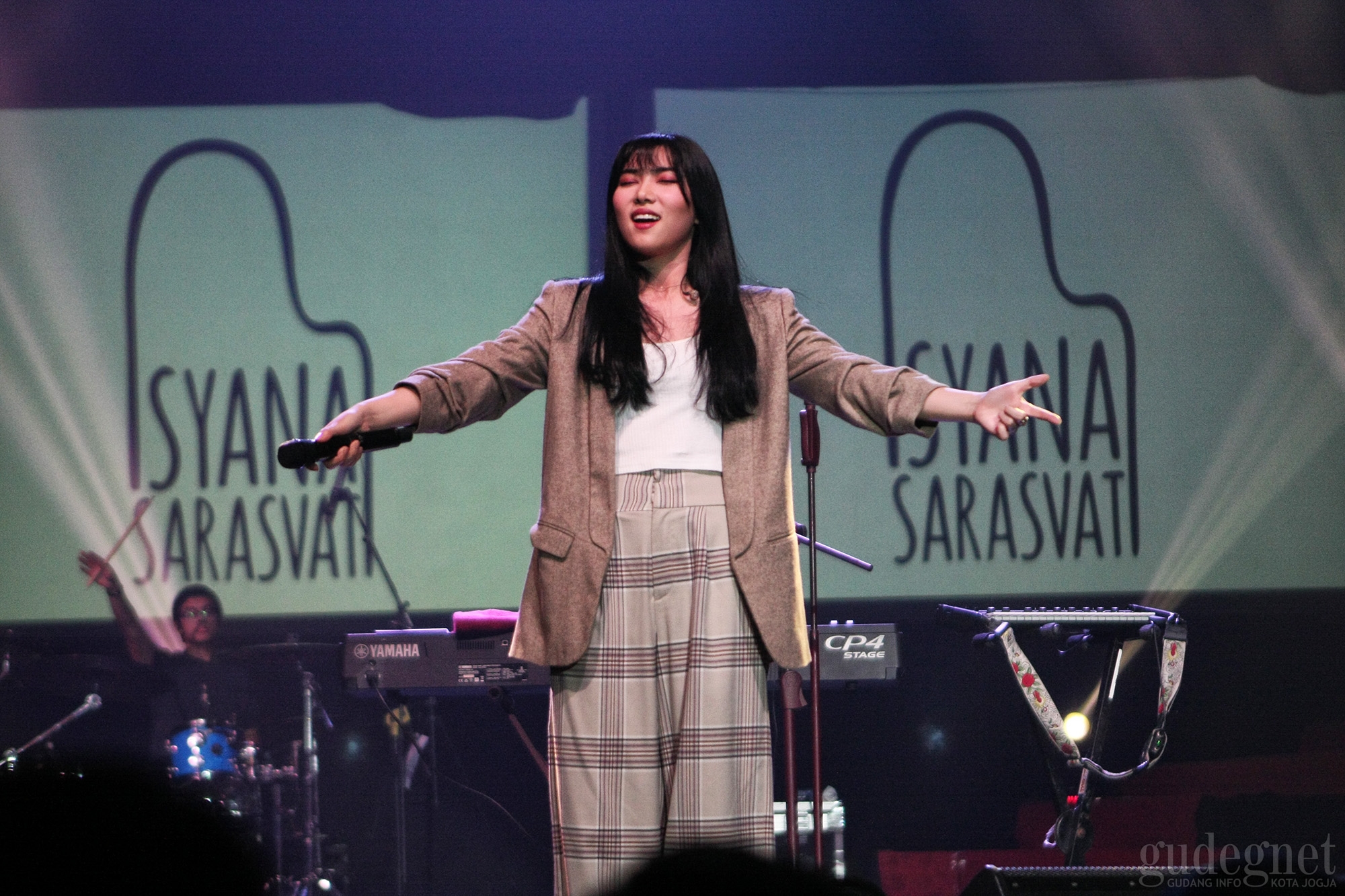 Isyana Sarasvati Semarakkan Puncak Bosa Raya 2019 Isyana Sarasvati Semarakkan Puncak Bosa Raya 2019