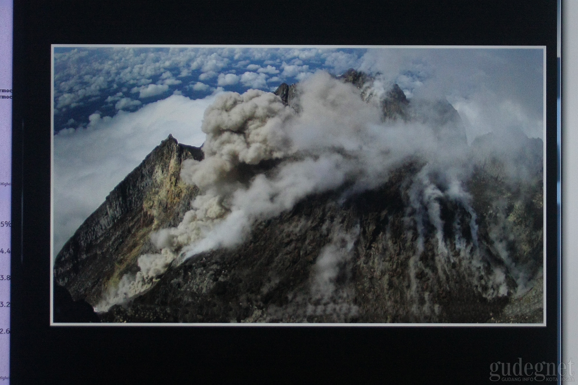 Perkembangan Merapi: Delapan Kali Luncurkan Guguran Lava Pijar Perkembangan Merapi: Delapan Kali Luncurkan Guguran Lava Pijar