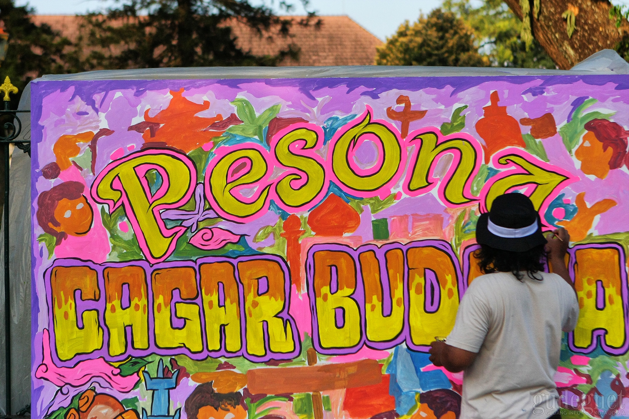 Kemendikbud RI Gelar Pertunjukan Mural di Titik Nol Yogyakarta Kemendikbud RI Gelar Pertunjukan Mural di Titik Nol Yogyakarta