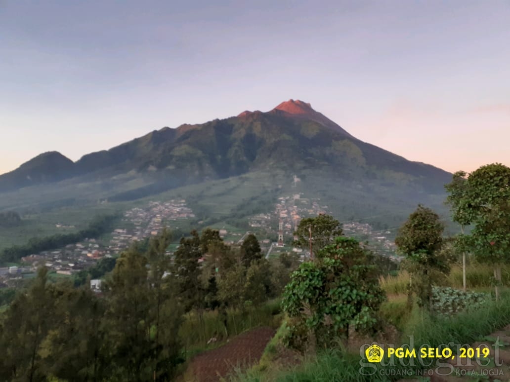 Kondisi Merapi Terkini: Gugurkan Lava Empat Kali Kondisi Merapi Terkini: Gugurkan Lava Empat Kali