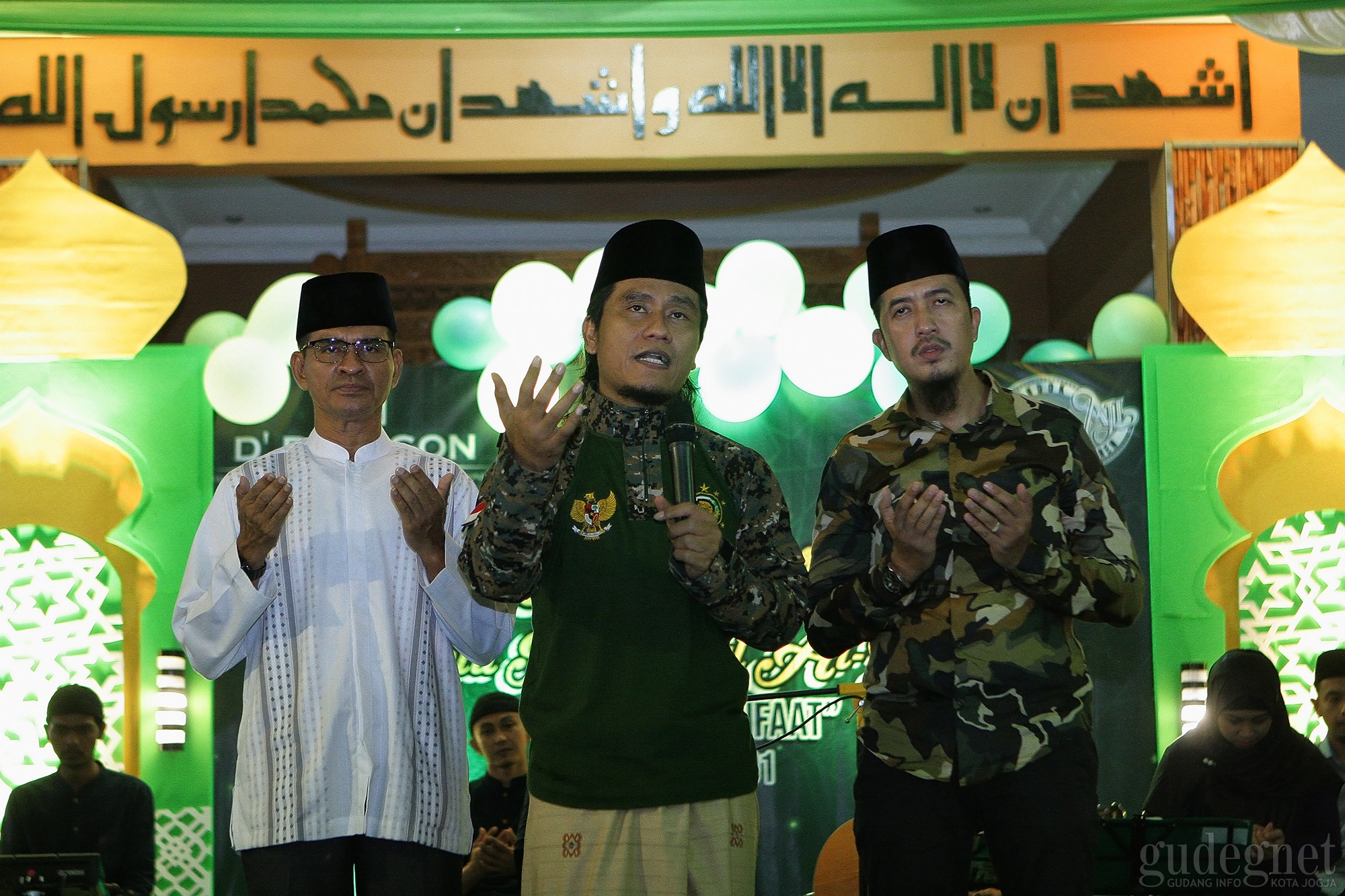 D'Paragon Gelar Bukber dengan 1000 Anak Hafiz Qur'an di Ponpes Gus Miftah D'Paragon Gelar Bukber dengan 1000 Anak Hafiz Qur'an di Ponpes Gus Miftah