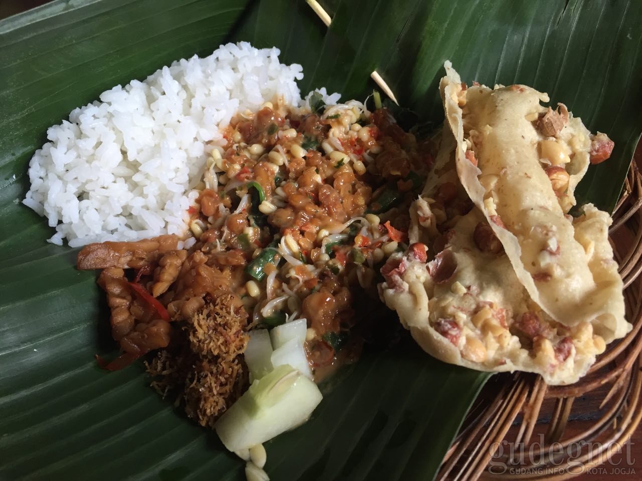 Pecel 57, Paduan Pas Manis, Pedas, dan Gurih Pecel 57, Paduan Pas Manis, Pedas, dan Gurih