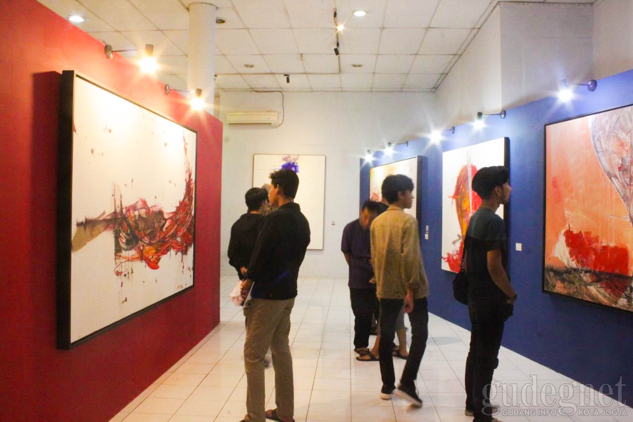 Lukisan, Koper, hingga Talenan Terpajang di Pameran “Sumarah” Lukisan, Koper, hingga Talenan Terpajang di Pameran “Sumarah”