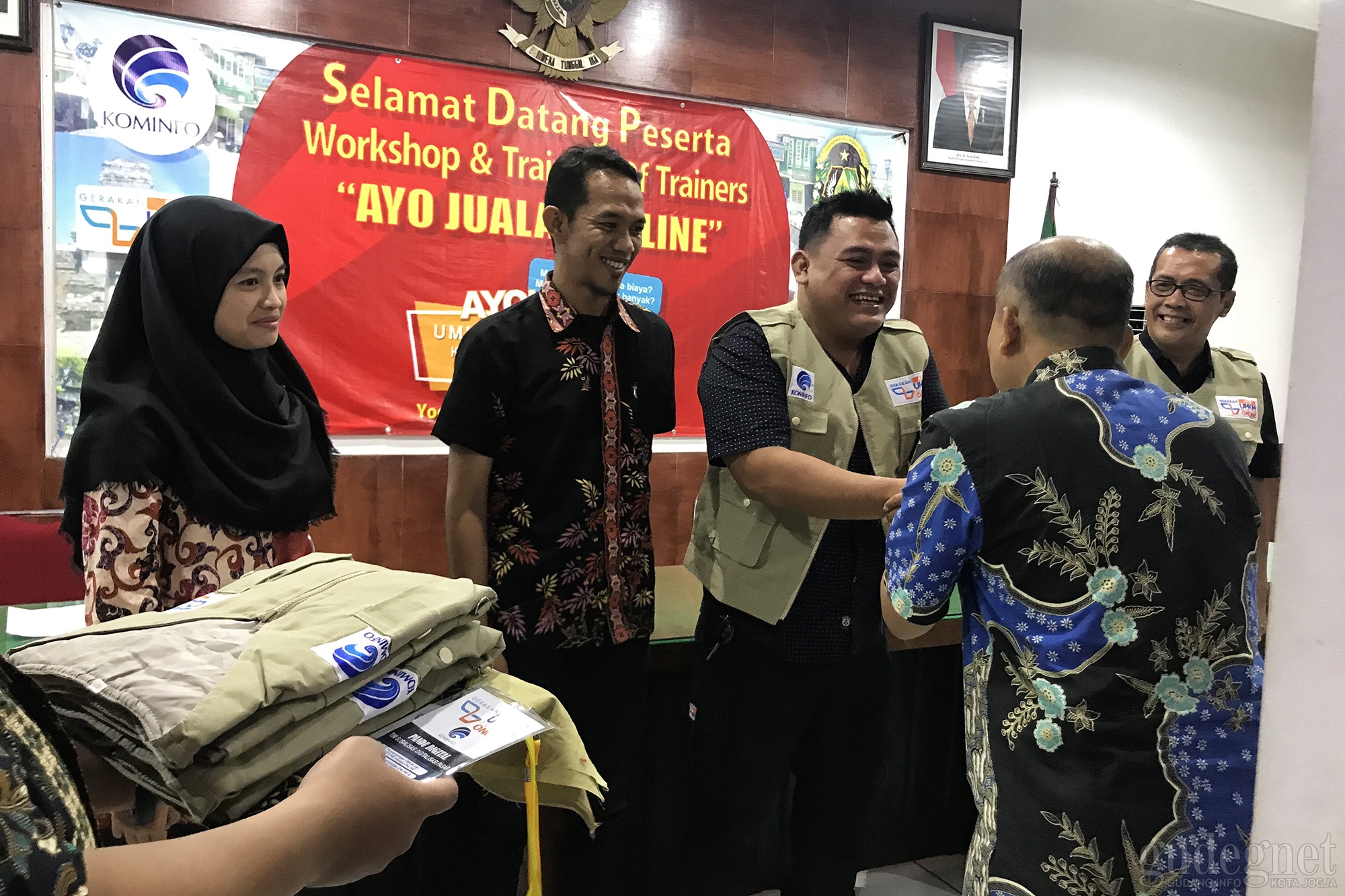 Kominfo Gandeng Startup Titipku Luncurkan Gerakan UMKM Go Online Kominfo Gandeng Startup Titipku Luncurkan Gerakan UMKM Go Online