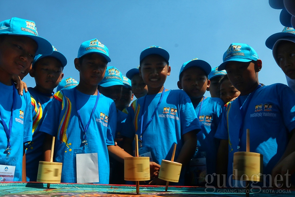 Jaga Tradisi, Kemendikbud RI Ajak Ratusan Anak Ikuti Permainan Tradisonal Jaga Tradisi, Kemendikbud RI Ajak Ratusan Anak Ikuti Permainan Tradisonal