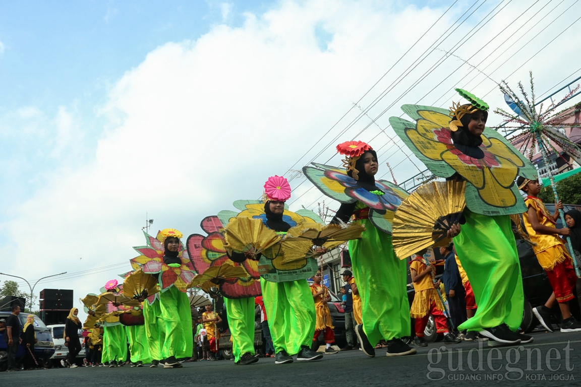 Karnaval Busana Daur Ulang Meriahkan HUT Bantul Karnaval Busana Daur Ulang Meriahkan HUT Bantul