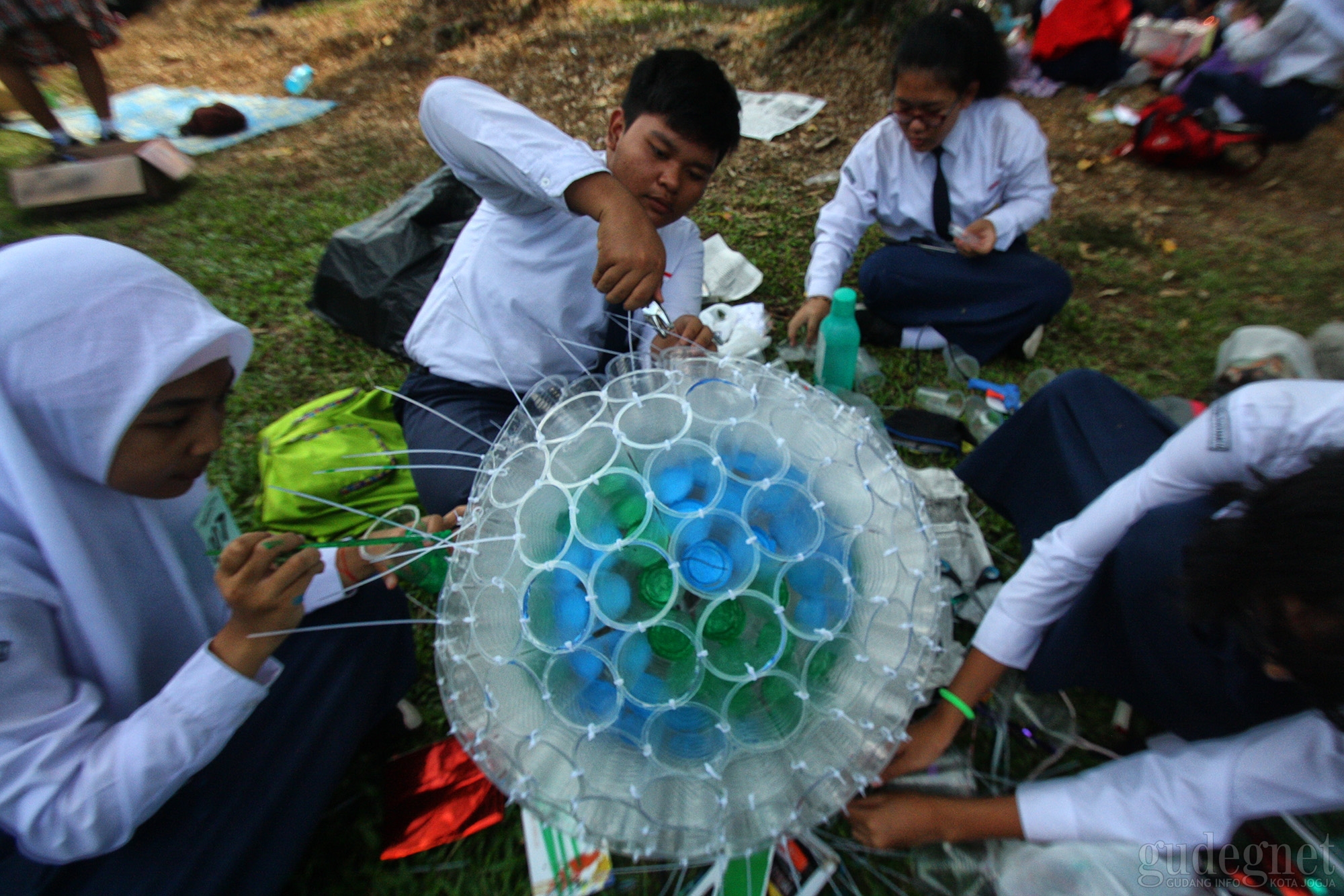 Kreasi Lampion Pelajar Peringatan Hari Lingkungan Hidup Kreasi Lampion Pelajar Peringatan Hari Lingkungan Hidup