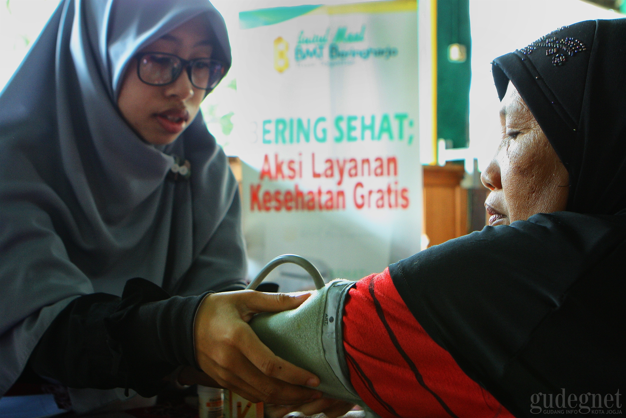 Buruh Gendong Beringharjo Dapatkan Cek Kesehatan Gratis Buruh Gendong Beringharjo Dapatkan Cek Kesehatan Gratis