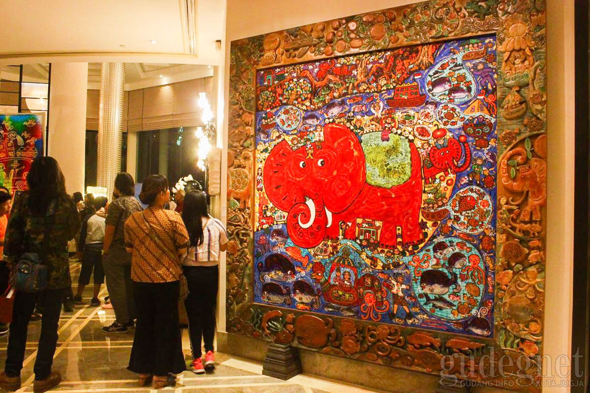 Pameran Erica Hestu Wahyuni ‘Soul Odyssey Journal’ Hadirkan Warna-warna Ceria Pameran Erica Hestu Wahyuni ‘Soul Odyssey Journal’ Hadirkan Warna-warna Ceria