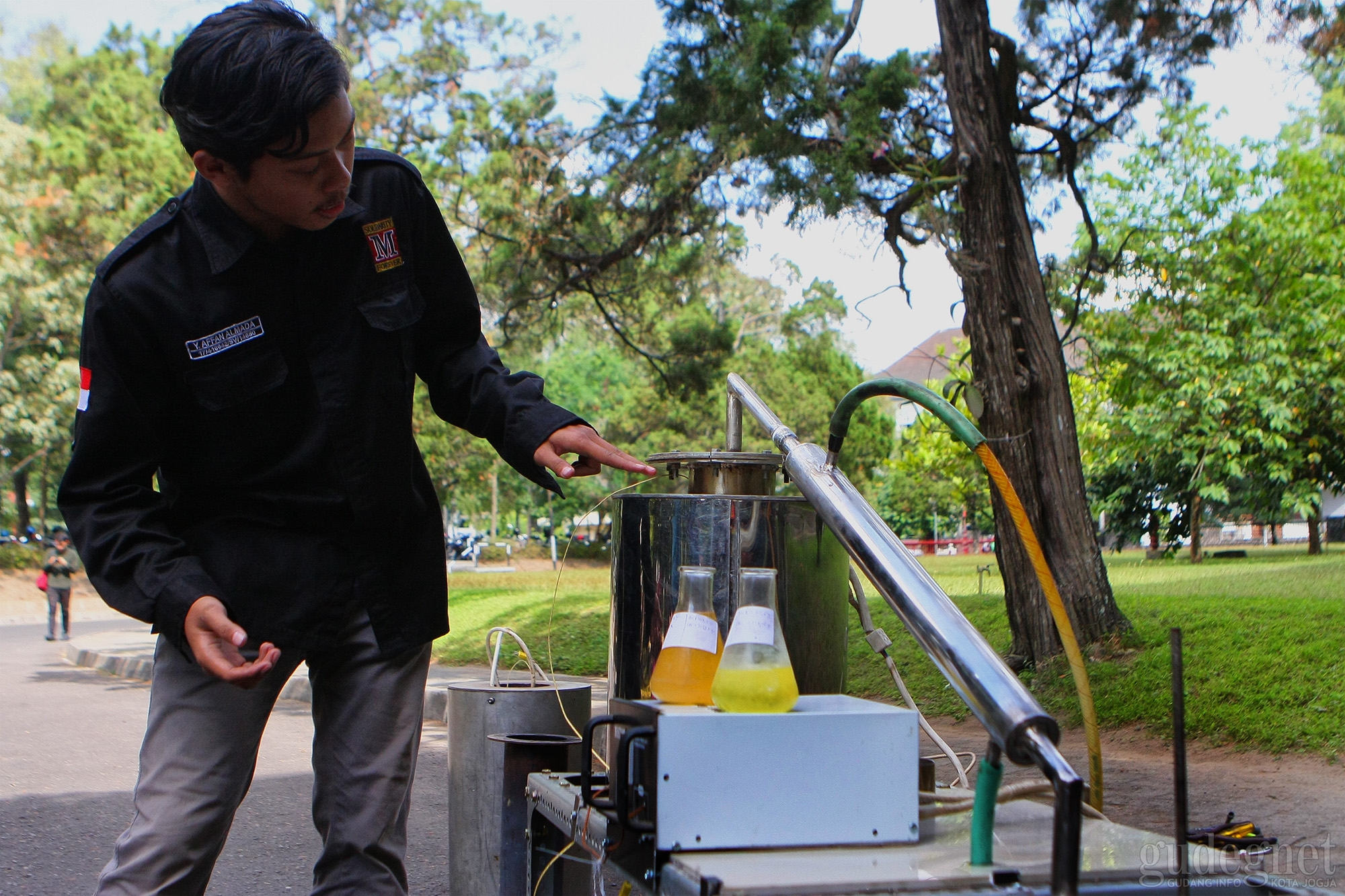 UGM Kembangkan Alat Pengubah Sampah Plastik Jadi Bahan Bakar UGM Kembangkan Alat Pengubah Sampah Plastik Jadi Bahan Bakar