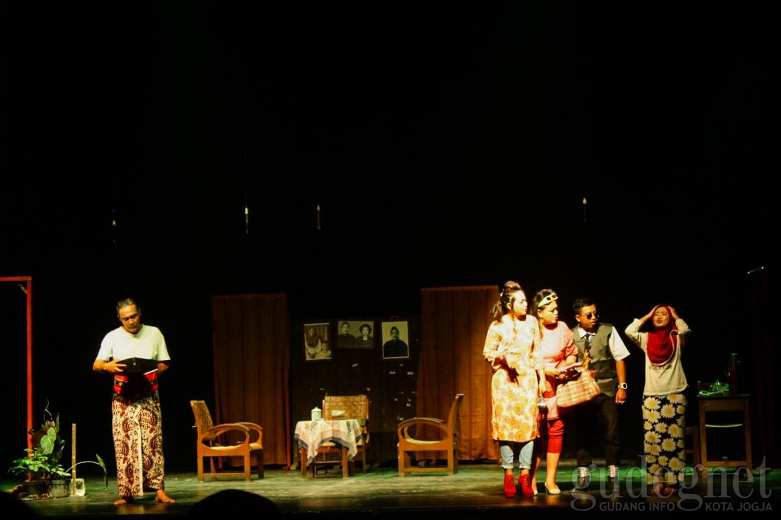 Festival Teater Kota Yogyakarta Sukses Hibur Penonton Festival Teater Kota Yogyakarta Sukses Hibur Penonton
