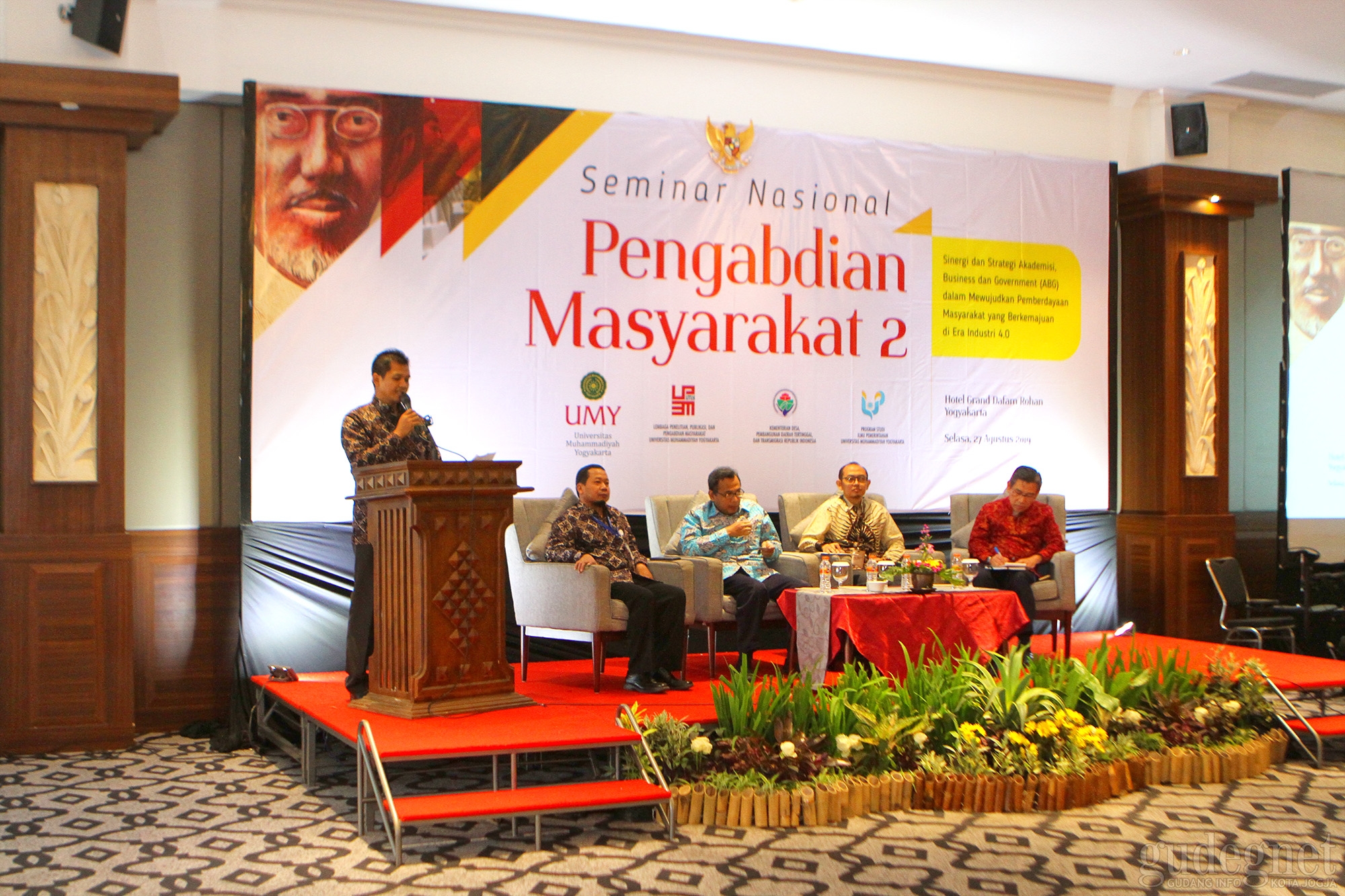 UMY Gelar Seminar Nasional Pengabdian Masyarakat di Era Industri 4.0 UMY Gelar Seminar Nasional Pengabdian Masyarakat di Era Industri 4.0