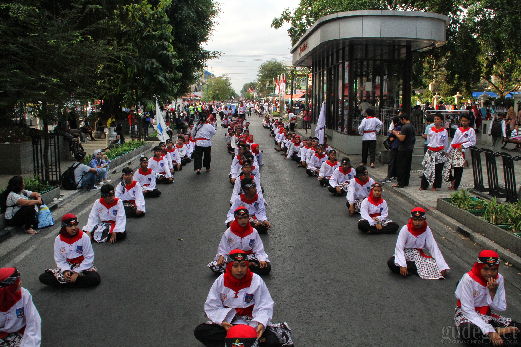 Ribuan Atlet Pencak Silat Tumpah Ruah di Malioboro Ribuan Atlet Pencak Silat Tumpah Ruah di Malioboro