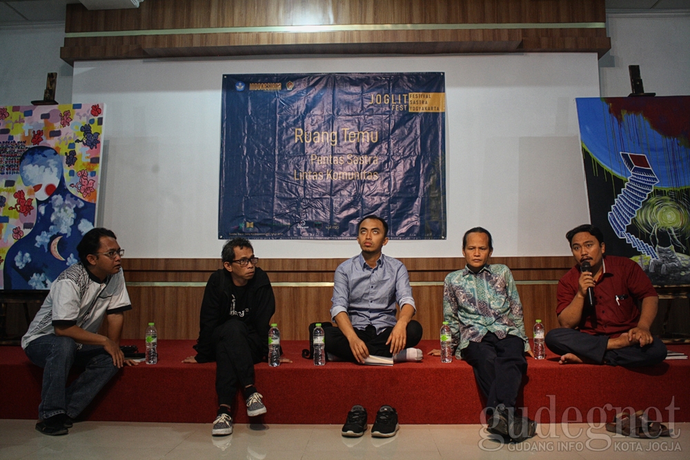 Joglitfest Gelar Bincang Sastra di TBY Joglitfest Gelar Bincang Sastra di TBY