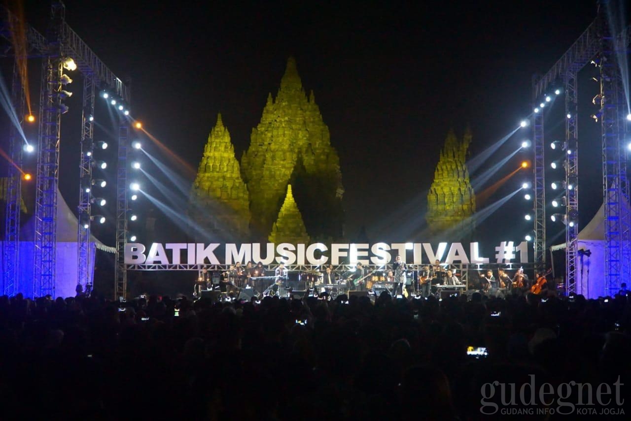 Penonton Membludak, Batik Music Festival Ditonton Lebih dari 9.000 Orang Penonton Membludak, Batik Music Festival Ditonton Lebih dari 9.000 Orang