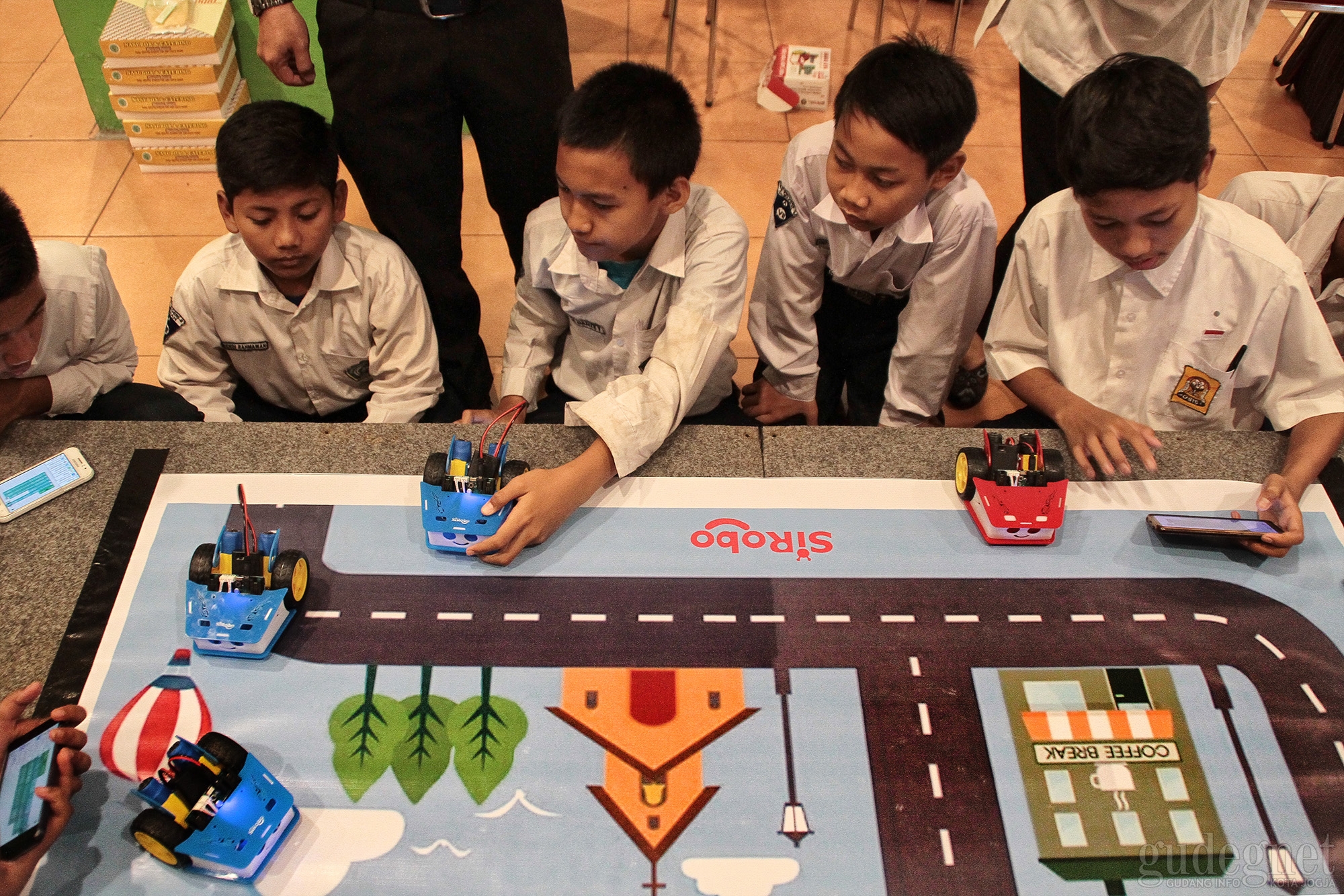 Taman Pintar Gelar Workshop dan Kompetisi SiRobo Taman Pintar Gelar Workshop dan Kompetisi SiRobo