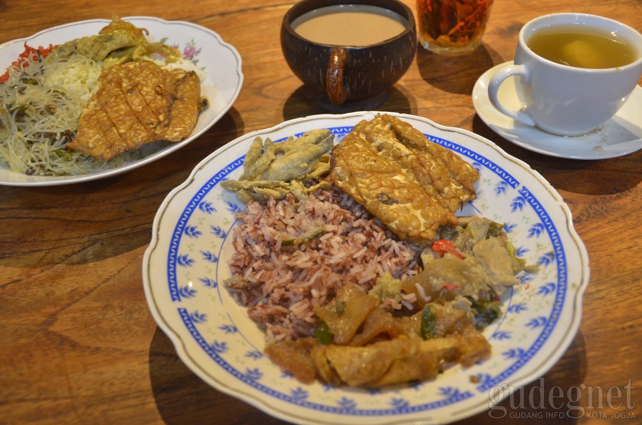 Menikmati Kuliner dan Suasana Pedesaan di Kopi Panggang Menikmati Kuliner dan Suasana Pedesaan di Kopi Panggang