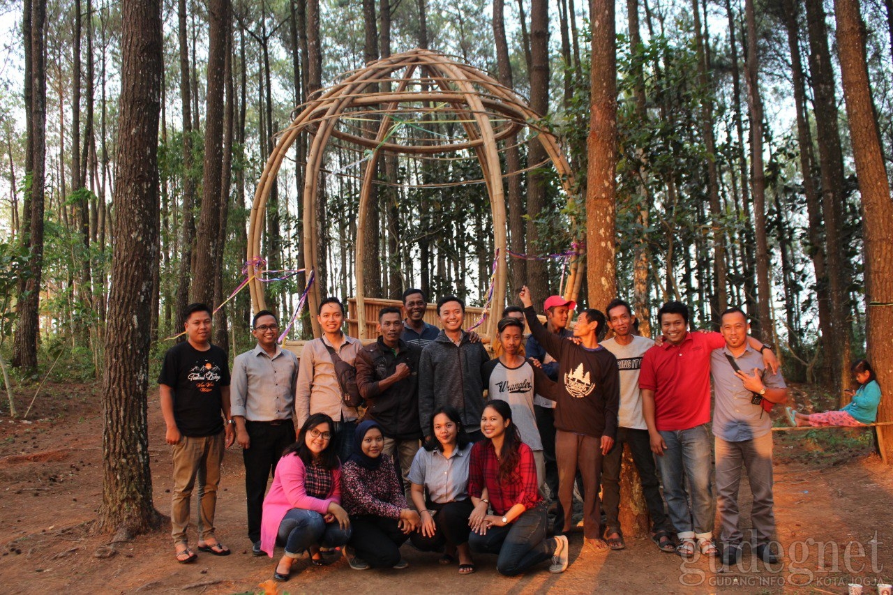 Dosen UAJY Kembangkan Kawasan Wisata Hutan Pinus Pengger Dosen UAJY Kembangkan Kawasan Wisata Hutan Pinus Pengger