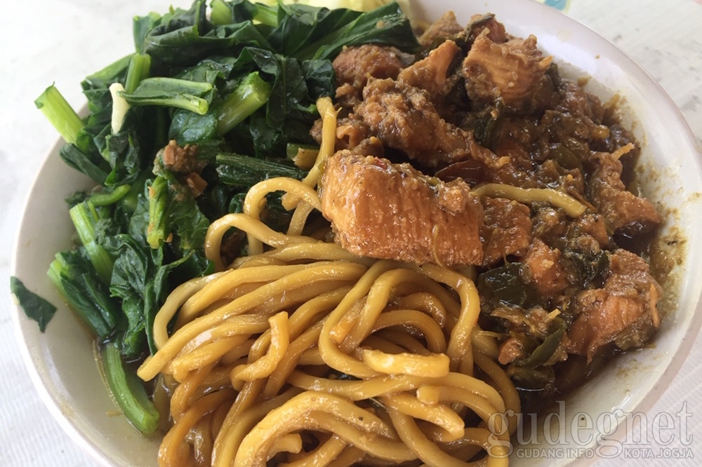 Mie Ayam Ibu Edi Sutrisno, Paduan Pas Manis dan Pedas Mie Ayam Ibu Edi Sutrisno, Paduan Pas Manis dan Pedas