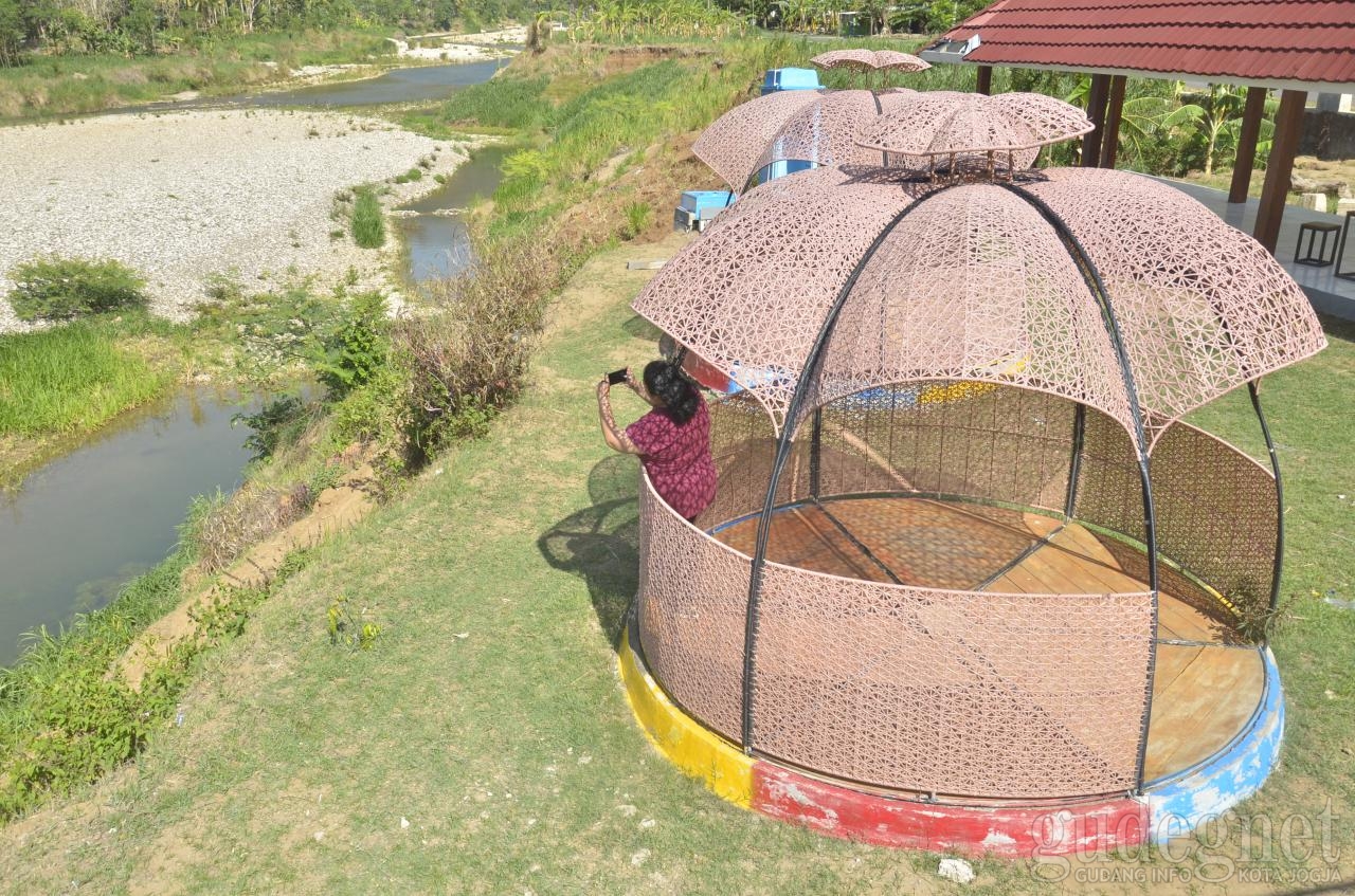Nyantai Sambil Selfie di Spot Foto Hits Selopamioro Nyantai Sambil Selfie di Spot Foto Hits Selopamioro