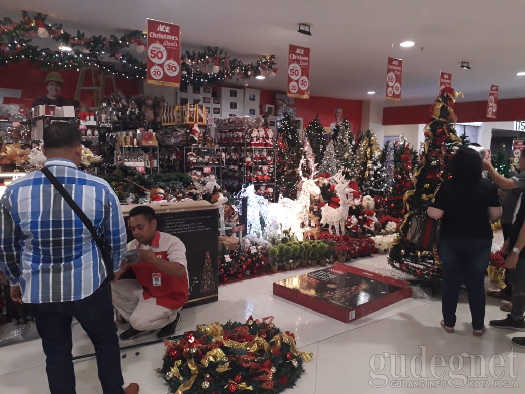 Masih Sebulan Sebelum Natal, ACE Diserbu Pembeli Masih Sebulan Sebelum Natal, ACE Diserbu Pembeli