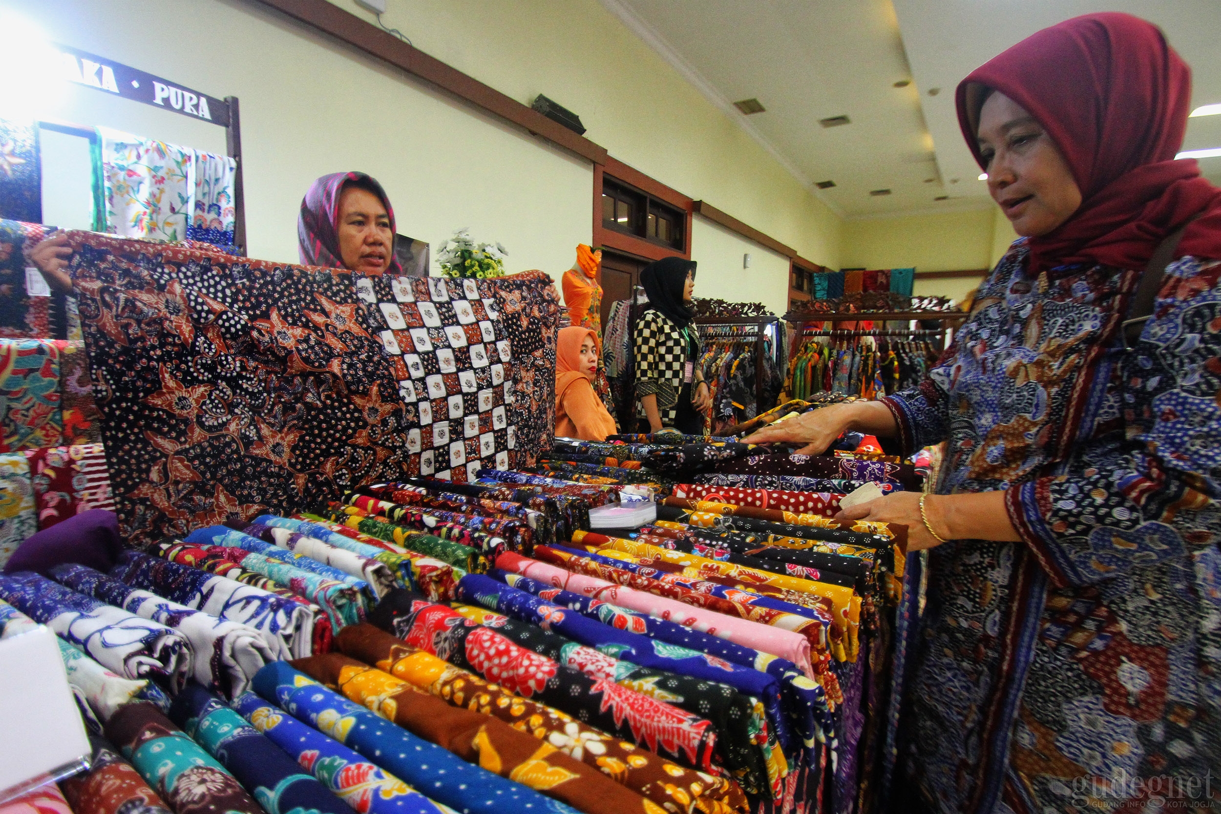 Dies Natalis ke-70, UGM Gelar Festival Batik Nusantara Dies Natalis ke-70, UGM Gelar Festival Batik Nusantara