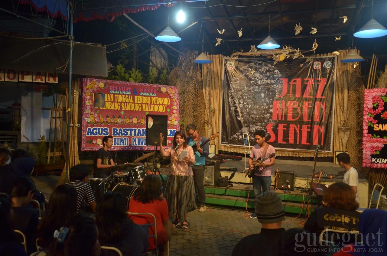 Musik Jazz dan Puisi Berkolaborasi di Jazz Mben Senen Musik Jazz dan Puisi Berkolaborasi di Jazz Mben Senen