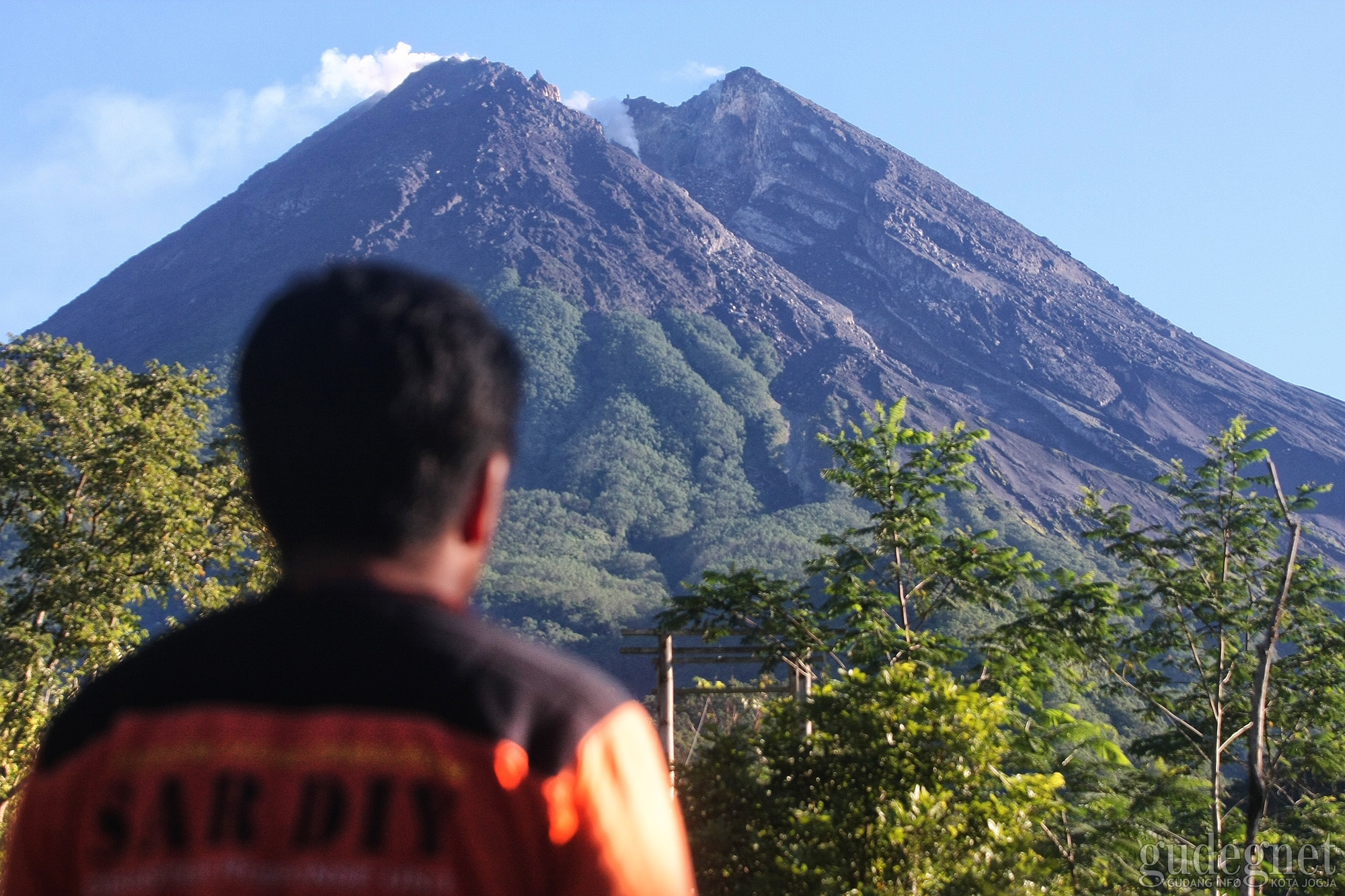 Sabtu Malam Merapi Keluarkan Awan Panas Guguran Sabtu Malam Merapi Keluarkan Awan Panas Guguran