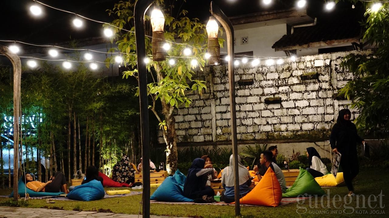 Refreshing di Eyang Uti Garden and Coffee, Resto Taman di Purwomartani Refreshing di Eyang Uti Garden and Coffee, Resto Taman di Purwomartani